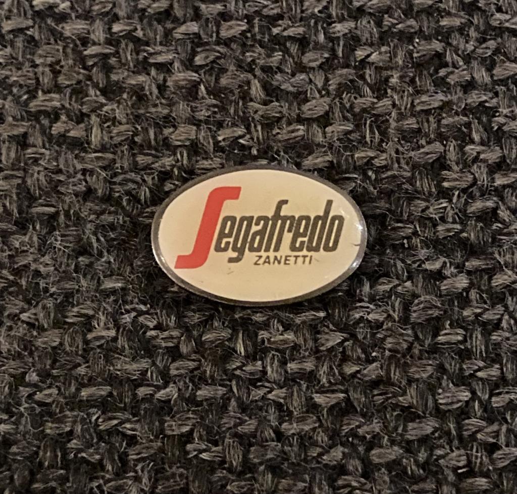 PIN - SEGAFREDO - ZANETTI - KOFFIE - CAFE, Verzenden, Gebruikt, Overige onderwerpen, Speldje of Pin