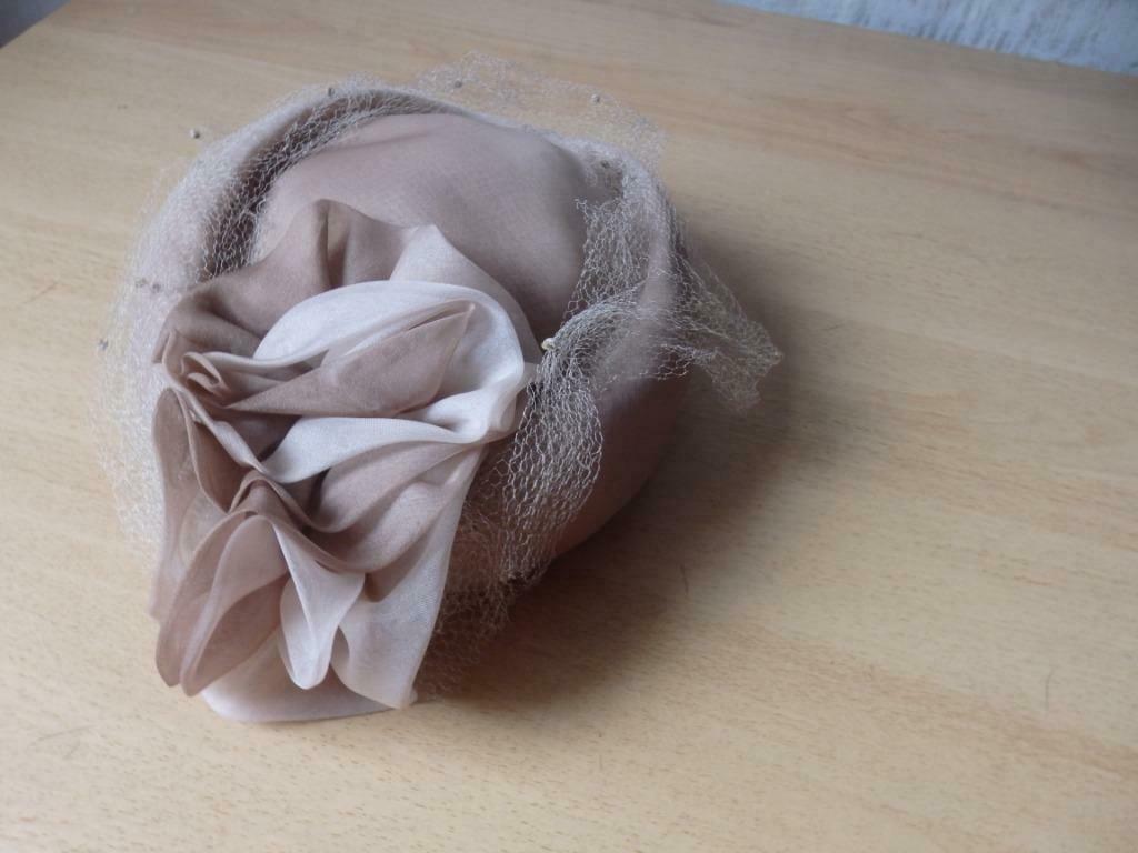 frivool dameshoedje, Kleding | Dames, Hoeden en Petten, Zo goed als nieuw, Hoed, Ophalen