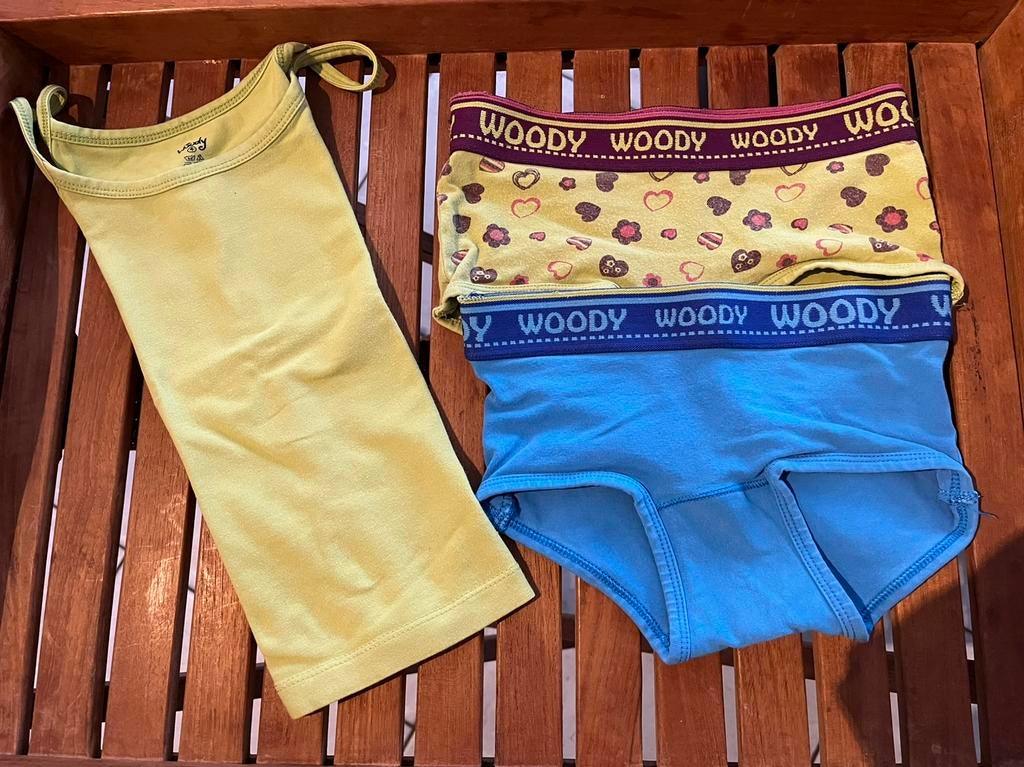 Set ondergoed Woody, maat 4, Nacht- of Onderkleding, Meisje, Ophalen of Verzenden, Zo goed als nieuw