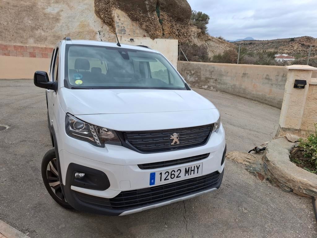 PEUGEOT RIFTER GT LONG 130PK EURO6 ADBLUE, Auto's, Voorwielaandrijving, Euro 6, 4 cilinders, Wit
