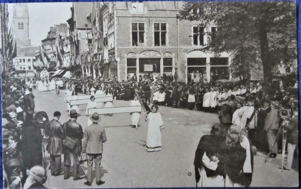 POSTKAART- BRUGGE, PROCESSIE VAN HET HEILIG BLOED., Ophalen of Verzenden, Ongelopen, West-Vlaanderen