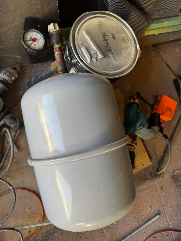 Watervat waterboiler expansievat, Doe-het-zelf en Bouw, Chauffageketels en Boilers, Ophalen, Zo goed als nieuw