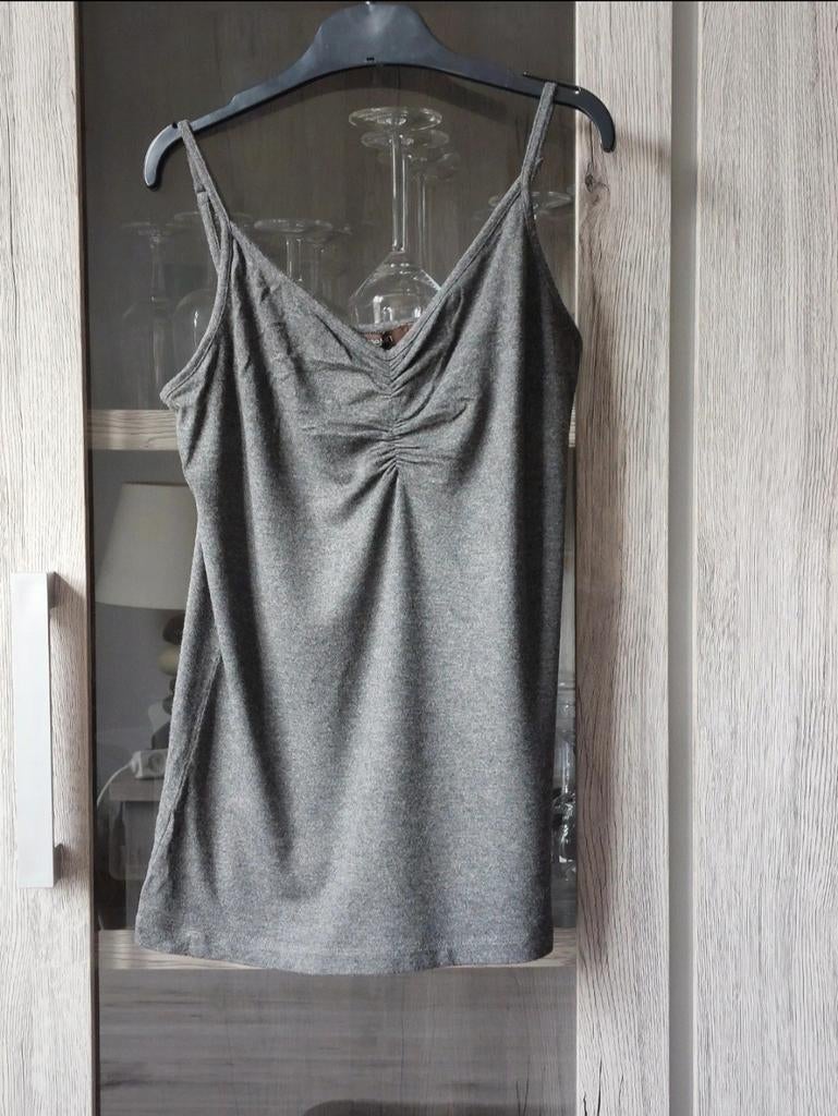 Top gris Melvin taille 40, Kleding | Dames, Topjes, Zo goed als nieuw, Maat 38/40 (M), Grijs, Zonder mouw, Ophalen