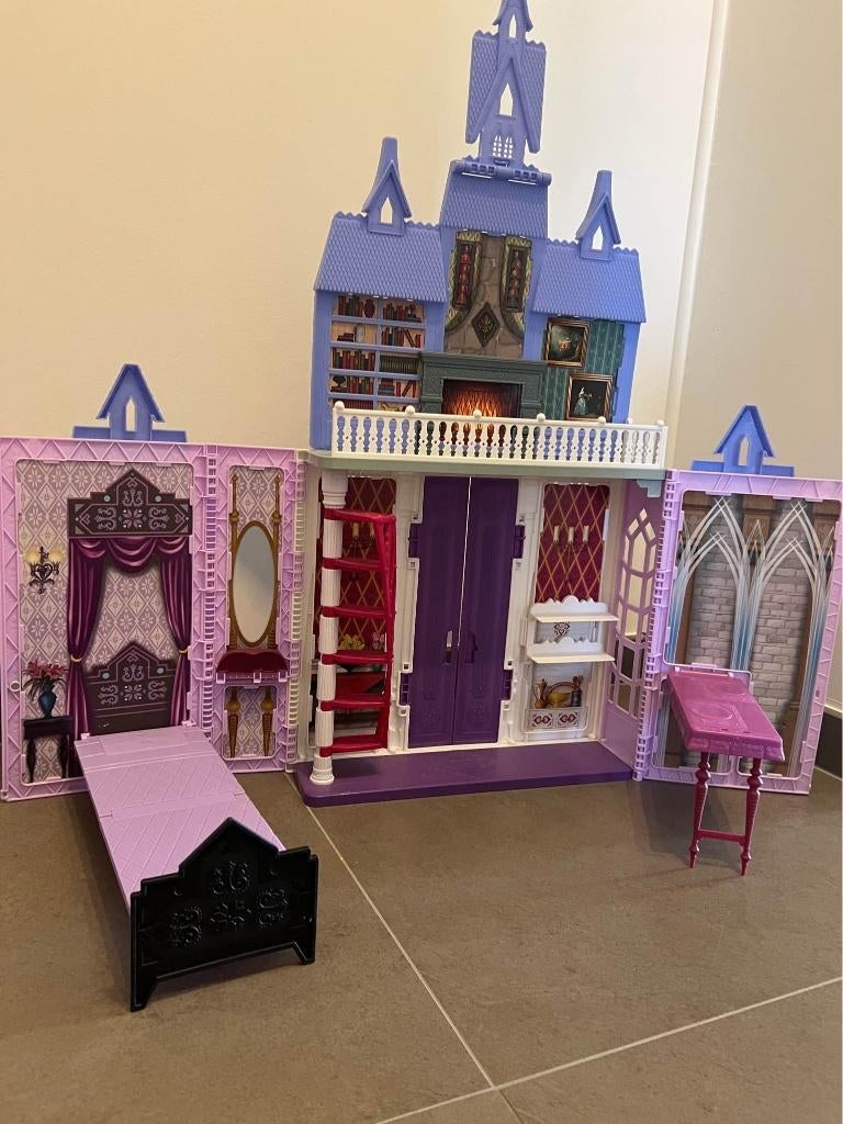 Disney Frozen Elsas Arendelle Kasteel, Kinderen en Baby's, Ophalen, Zo goed als nieuw, Poppenhuis