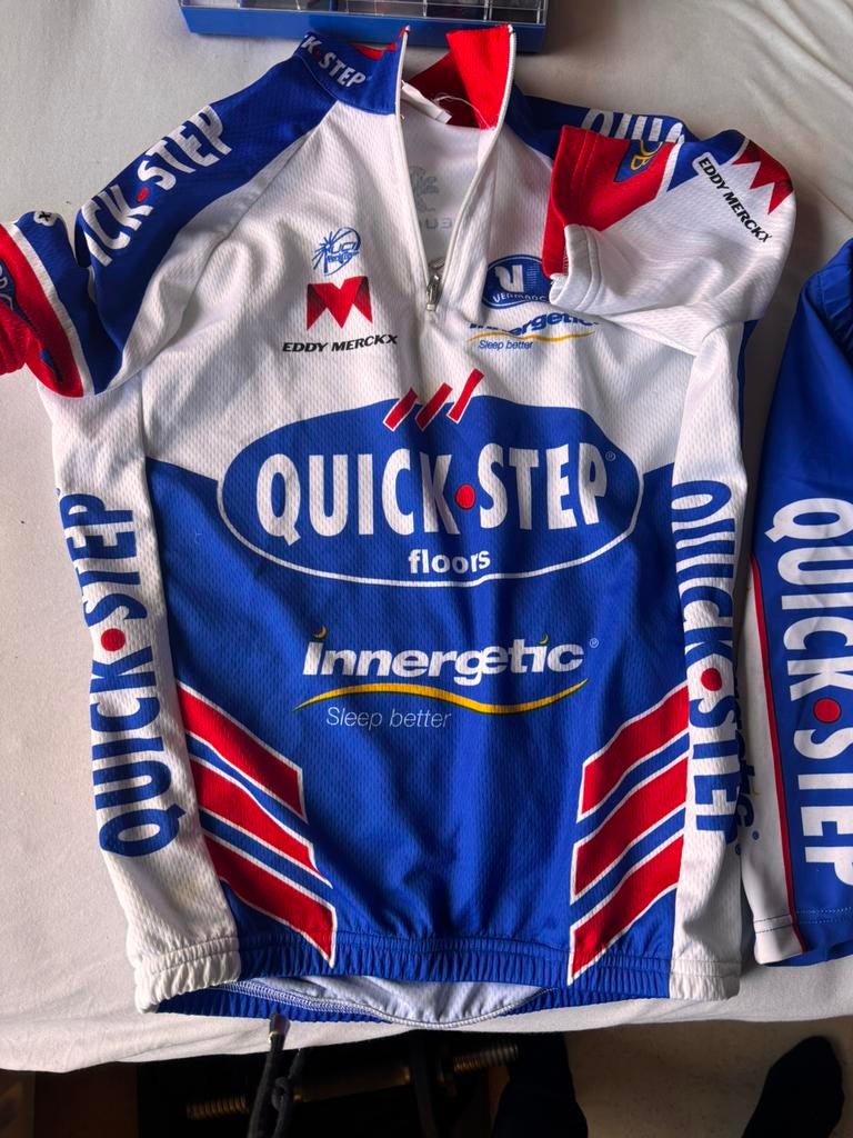 Set wielerkleding met handschoenen quickstep, Fietsen en Brommers, Kinderen, Overige maten, Ophalen of Verzenden, Zo goed als nieuw