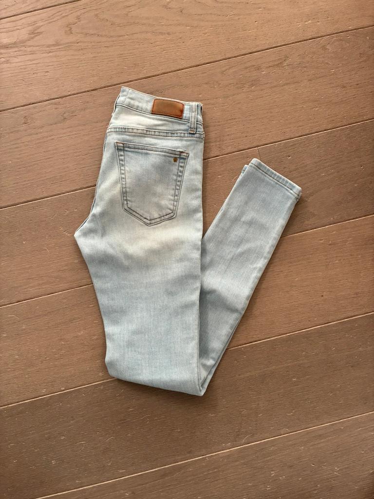 Lichtblauwe Skinny Jeans van La petite étoile (Maat 36), Blauw, Ophalen of Verzenden, Zo goed als nieuw, W28 - W29 (confectie 36)
