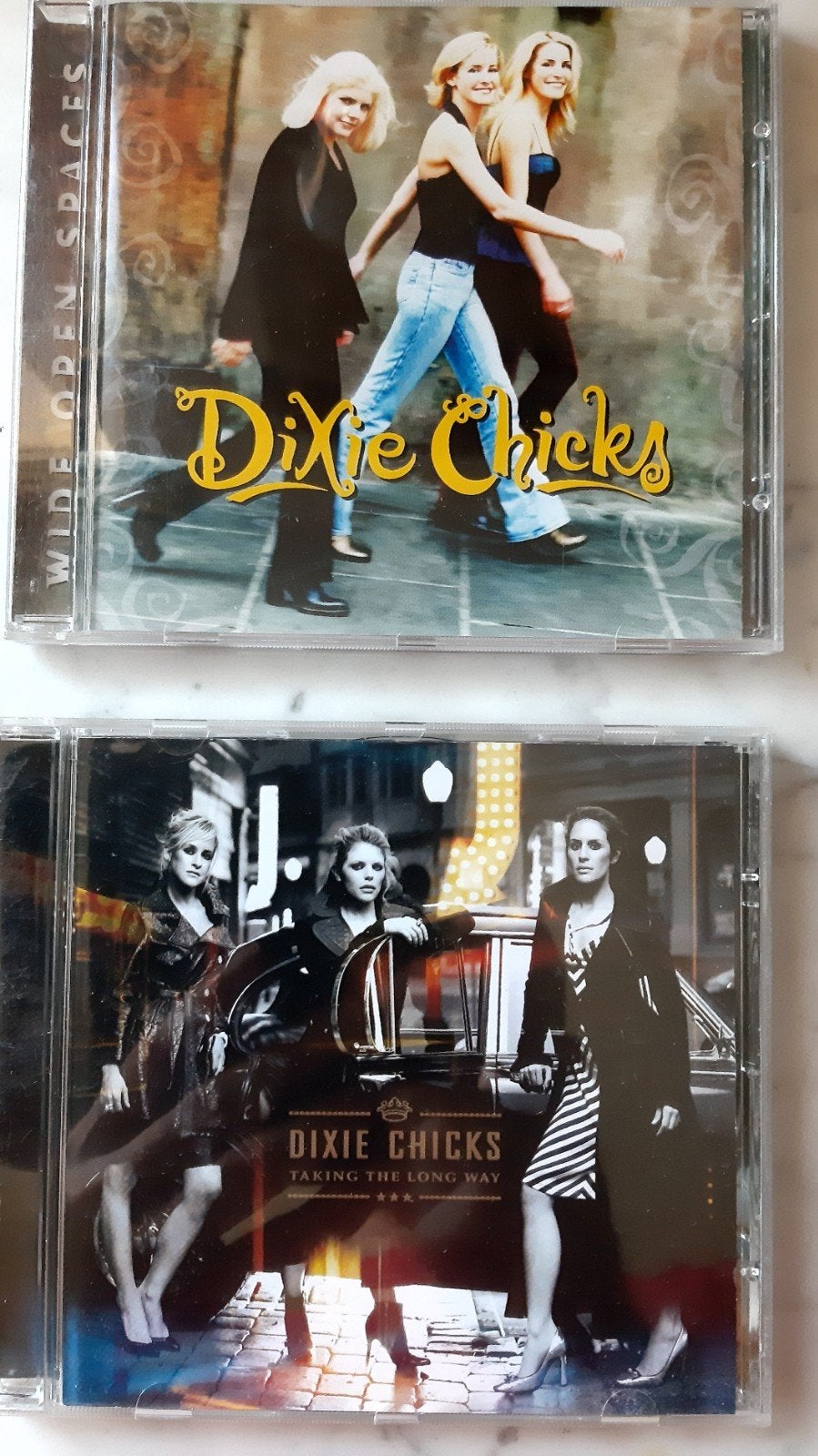 CD'S DIXIE CHICKS, Wide open spaces + Taking the long way, CD & DVD, CD | Country & Western, Enlèvement ou Envoi, Comme neuf, Folk