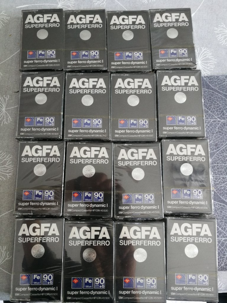 16 X Agfa superferro90 en 4 X audioclean uit 1980 verpakt, Ophalen of Verzenden, Nieuw in verpakking, 2 t/m 25 bandjes, Onbespeeld