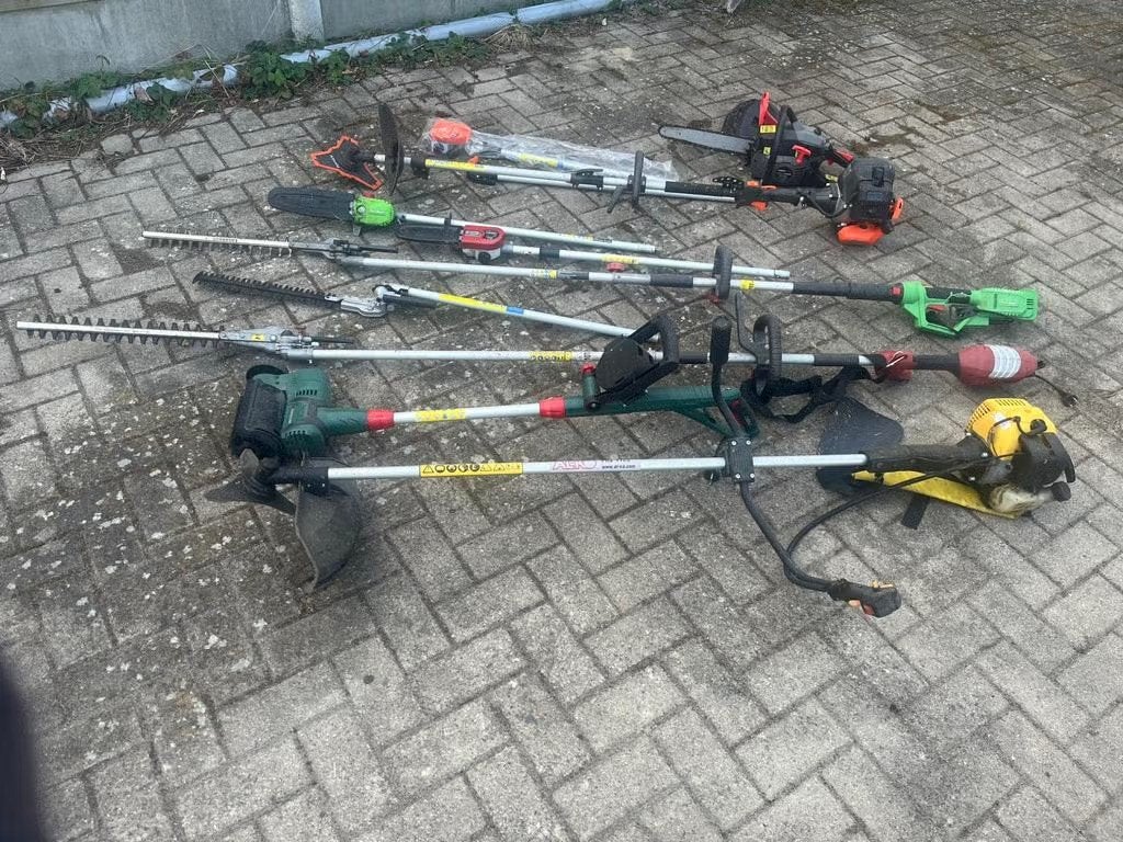 GRATIS tuingereedschap, hout, beton en houten poort, Enlèvement