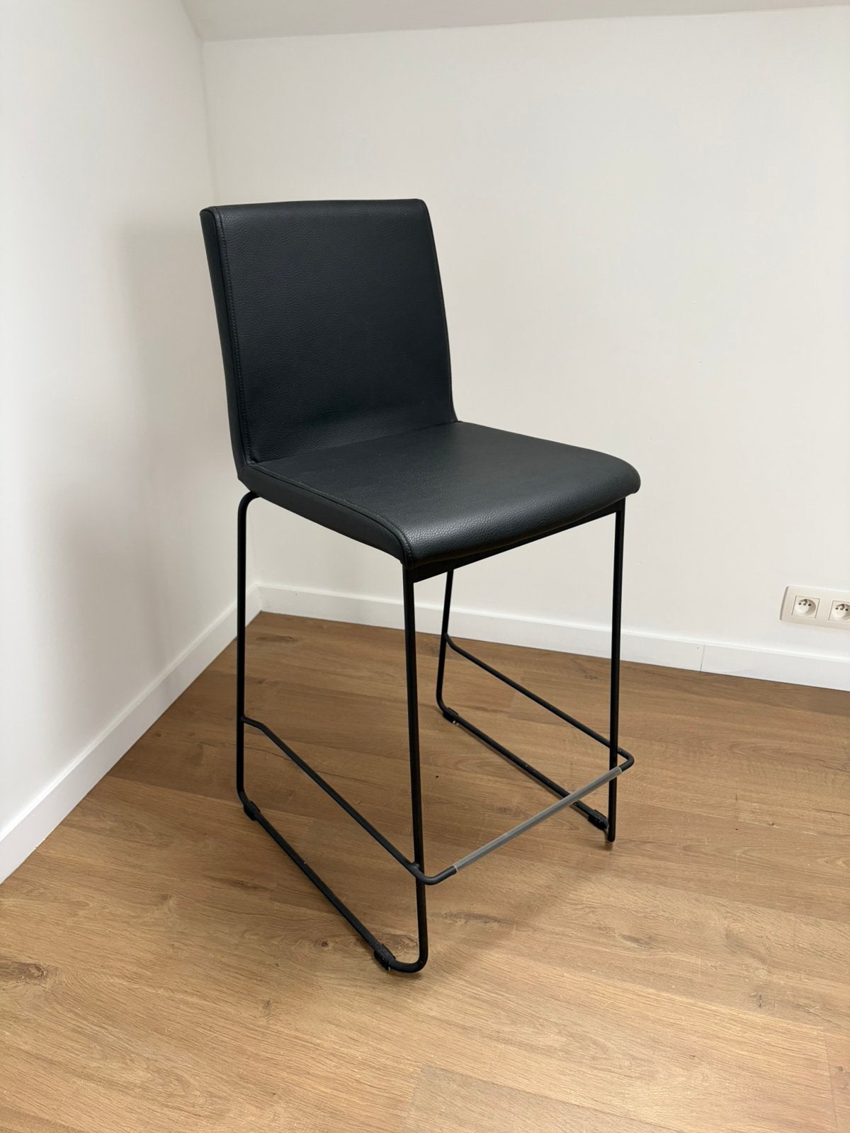 2 halfhoge design stoelen - barstoelen, Huis en Inrichting, Ophalen, Met voetsteun, Zo goed als nieuw, 90 cm of meer