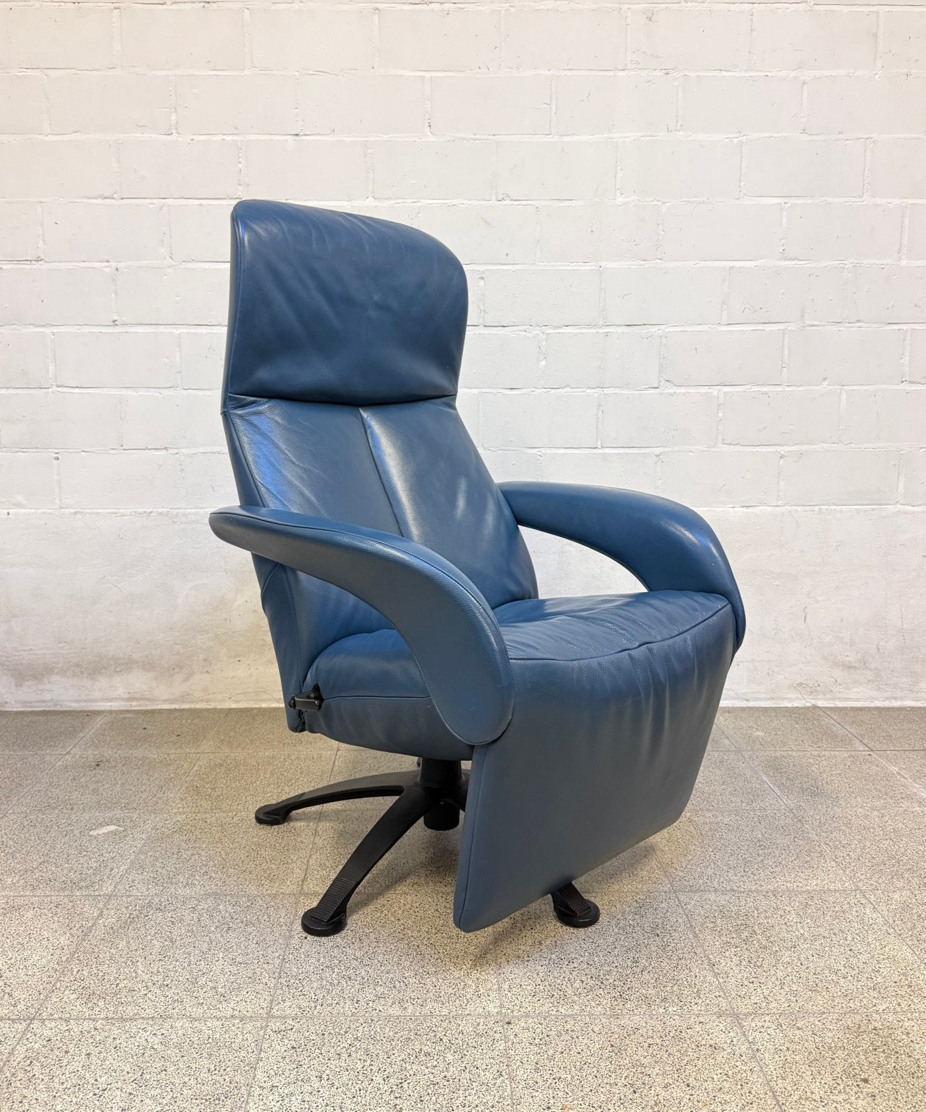Design Fauteuil JORI | Symphony | Blauw Leder Super Comfort, Huis en Inrichting, Ophalen, Zo goed als nieuw