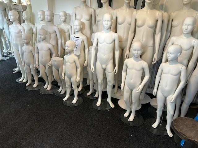 kinder etalagepoppen paspop etalagefiguur mannequin, Kinderen en Baby's, Overige Kinderen en Baby's, Ophalen of Verzenden
