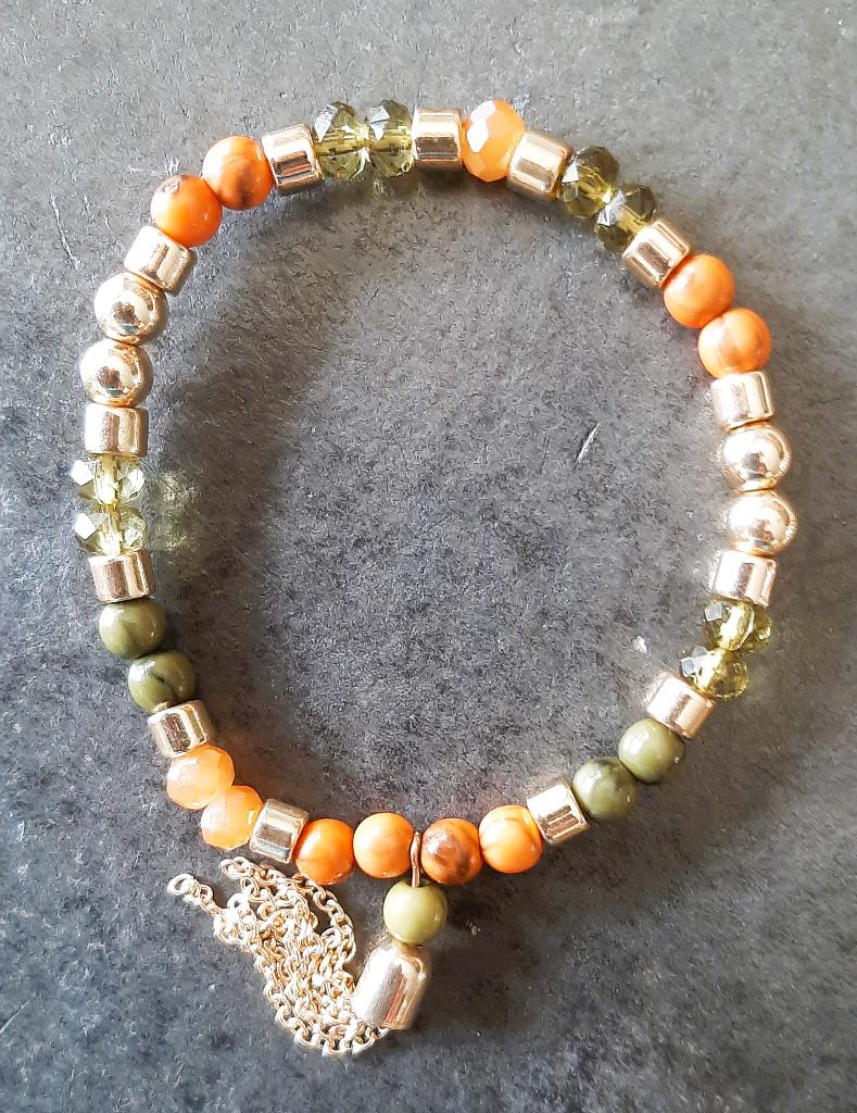 Te koop: Nieuw!! 3 Mooie goud/groen kleurige armbandjes., Handtassen en Accessoires, Armbanden, Ophalen, Nieuw, Goud, Overige materialen