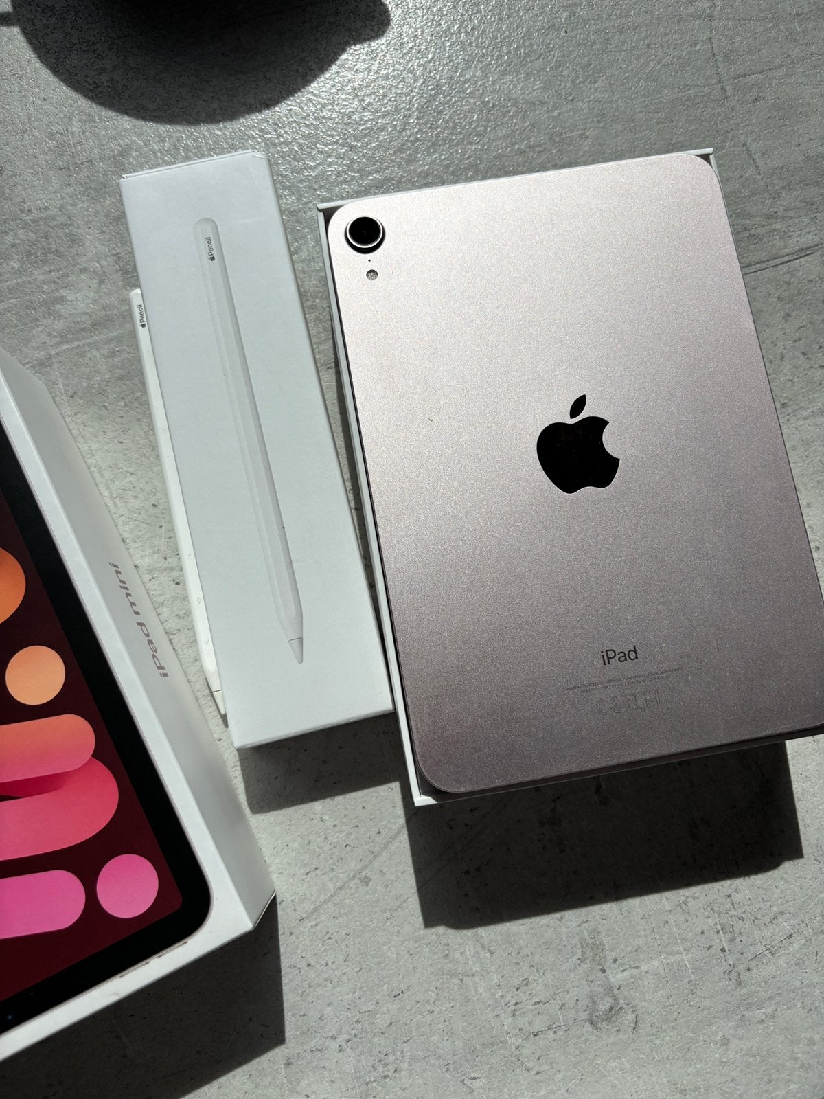 iPad mini 6 256 GB wifi roze + Apple Pencil + accessoires, Ophalen of Verzenden, Zo goed als nieuw, Apple iPad, Wi-Fi