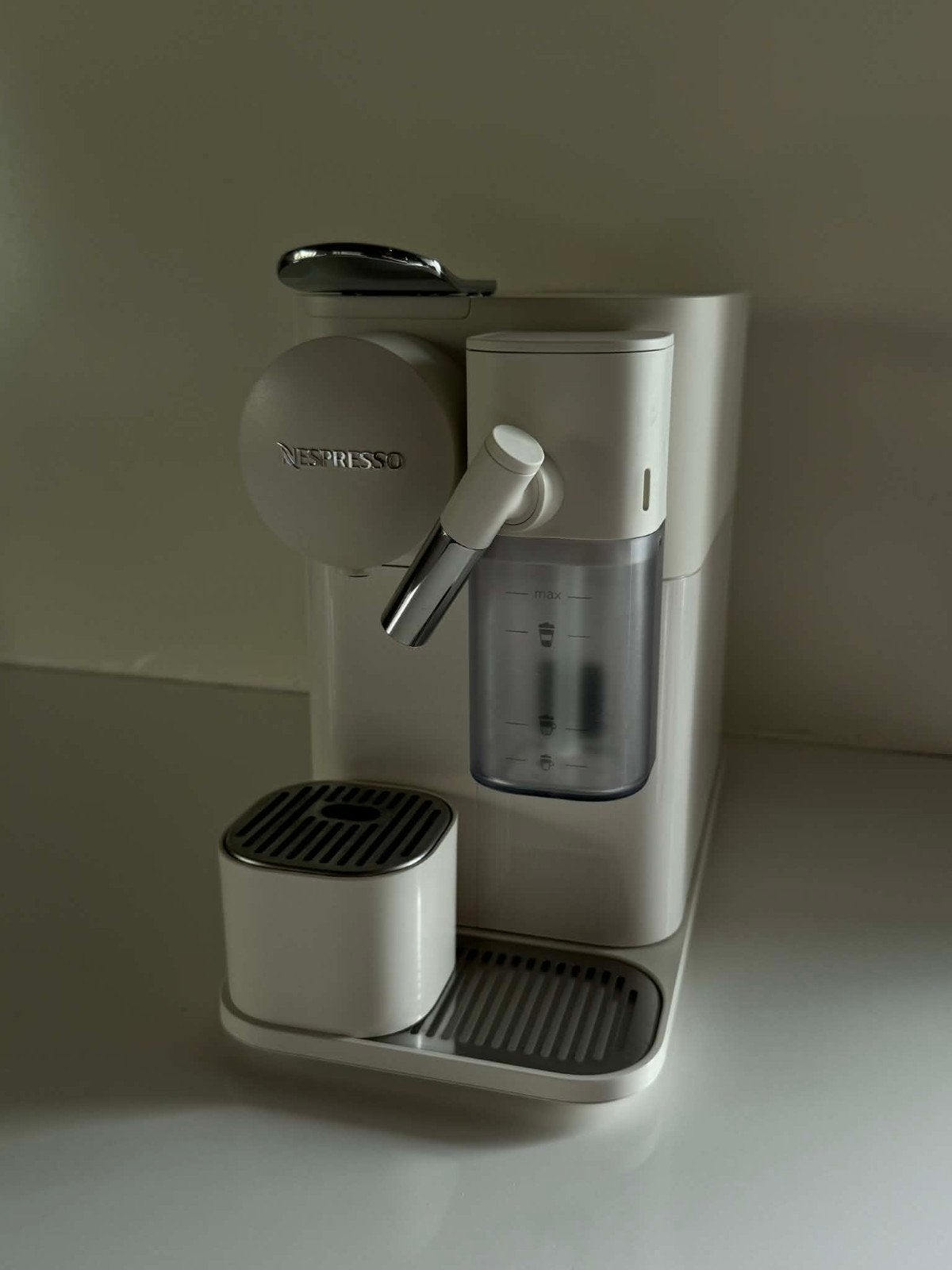 Nespresso lattissima one, Elektronische apparatuur, Ophalen, Koffiemachine
