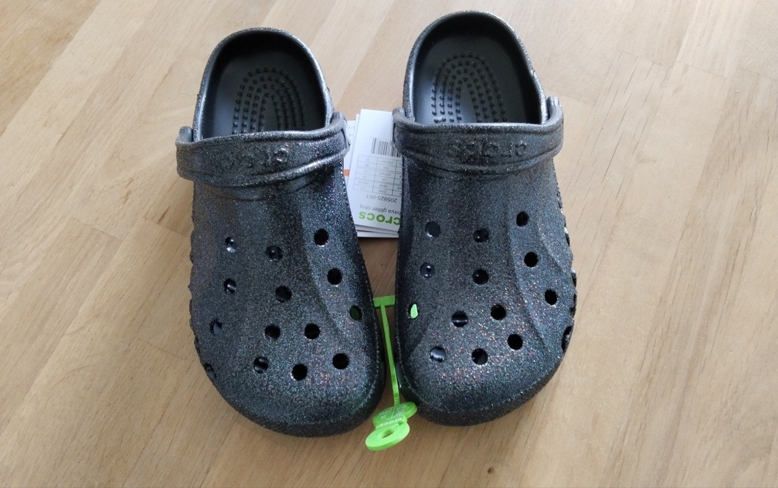 Crocs, Enlèvement