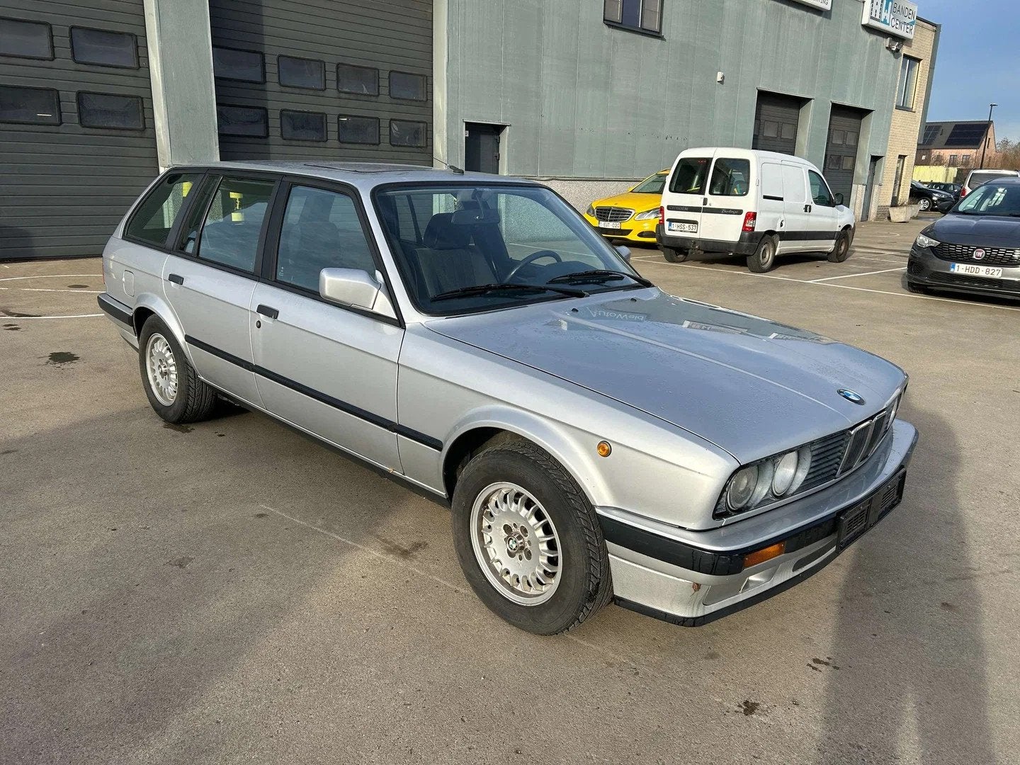 BMW 3 Serie 318 318i touring nette staat ideaal voor de lief, Stof, 1796 cc, Bedrijf, Zilver of Grijs