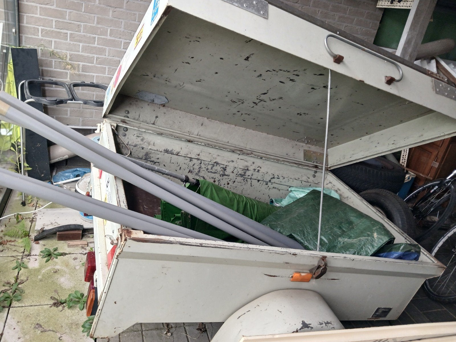 aanhangwagen saris, Enlèvement, Utilisé