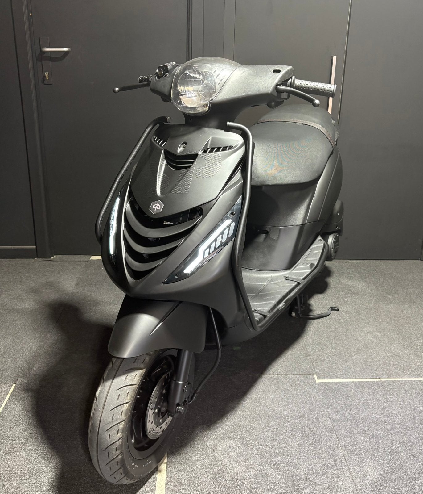 Piaggio zip 2022 | Mat Zwart, Fietsen en Brommers, Scooters | Piaggio, Ophalen, Zip, Benzine, Klasse B (45 km/u)