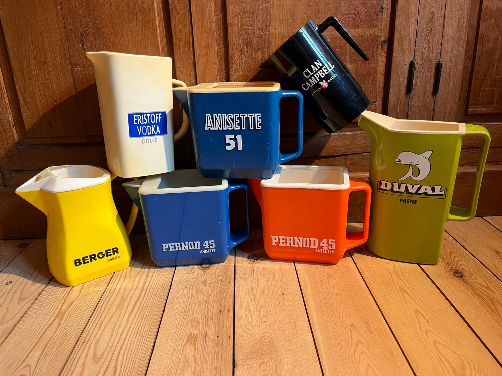 Set van 7 vintage plastic reclamekruiken, Antiek en Kunst, Antiek | Keukengerei, Ophalen of Verzenden