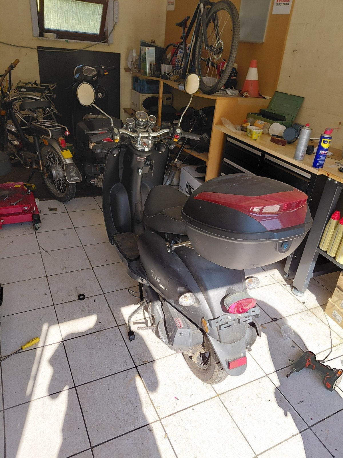 4t scooter 2400 km a klasse, Ophalen, Zo goed als nieuw, Benzine