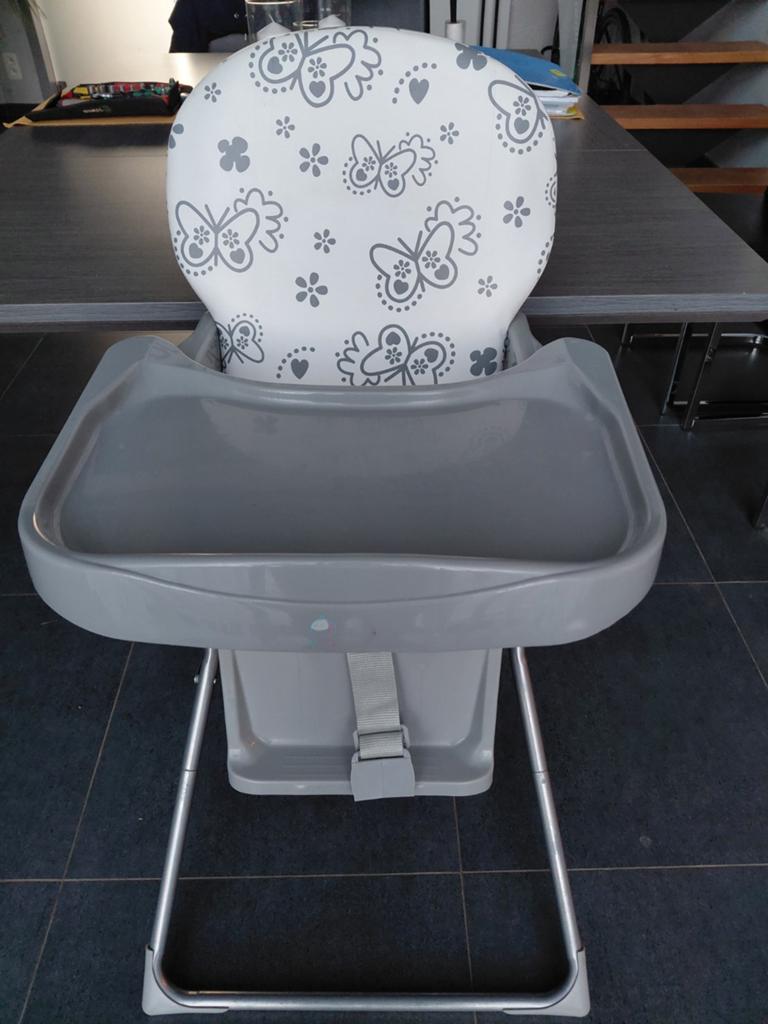 Chaise haute bébé blanche et grise, Enlèvement
