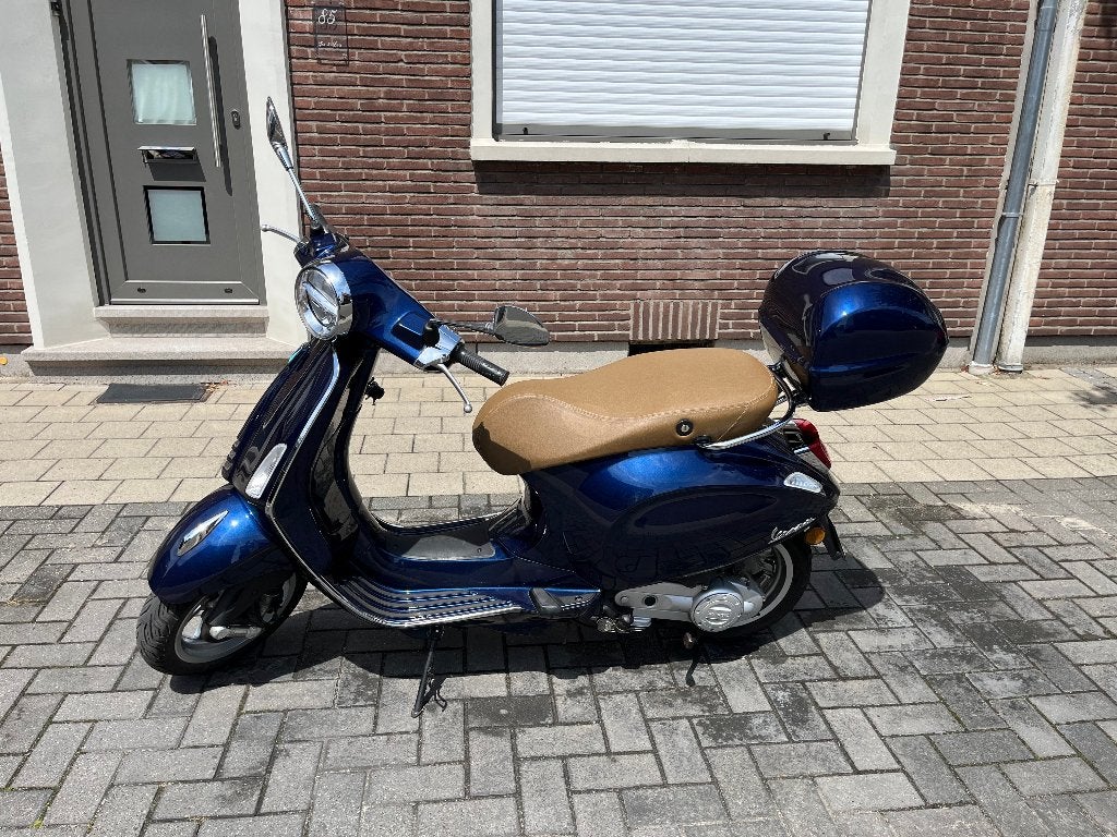 Vespa Primavera 2023 - B-klasse - 10381 km - met topkoffer, Ophalen, Gebruikt, Overige modellen, 49 cc