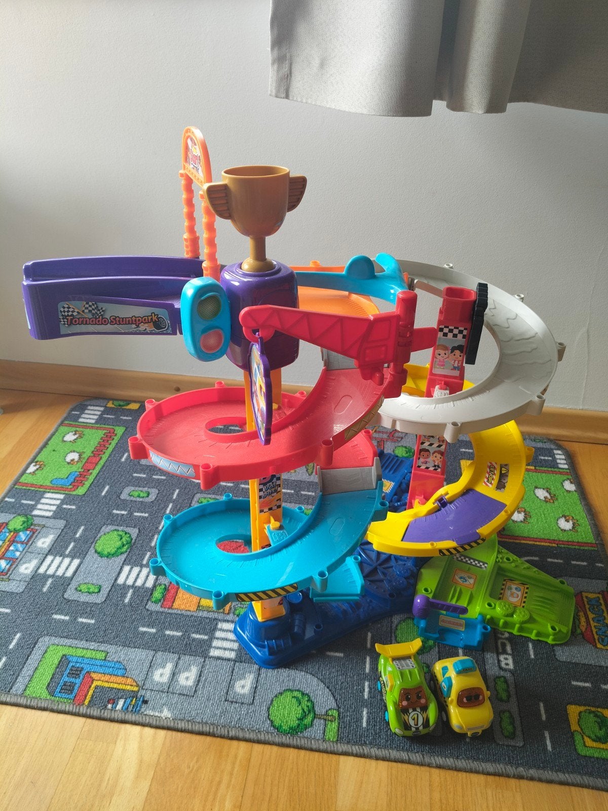 Toet toet auto racebaan, Ophalen, Racebaan