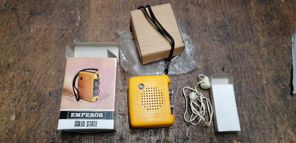 Poste radio vintage Emperor, Envoi