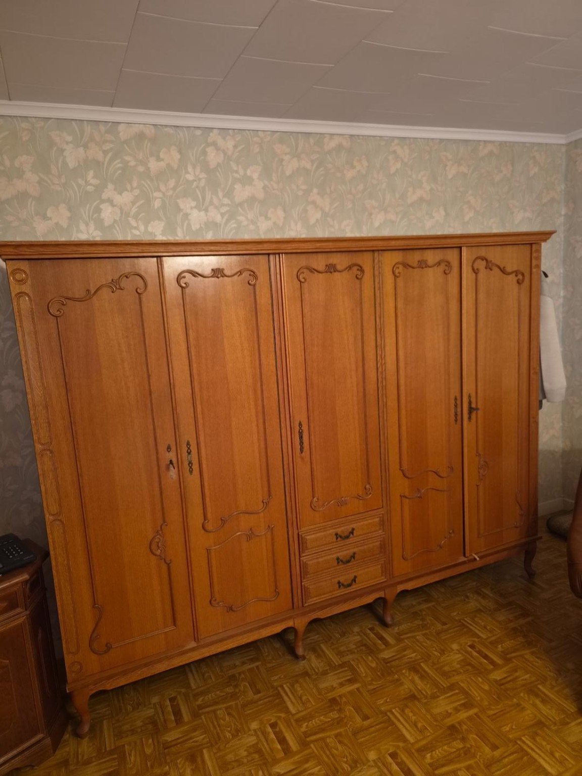 Grote klassieke houten kleerkast – 5 deuren – 260 cm, Ophalen
