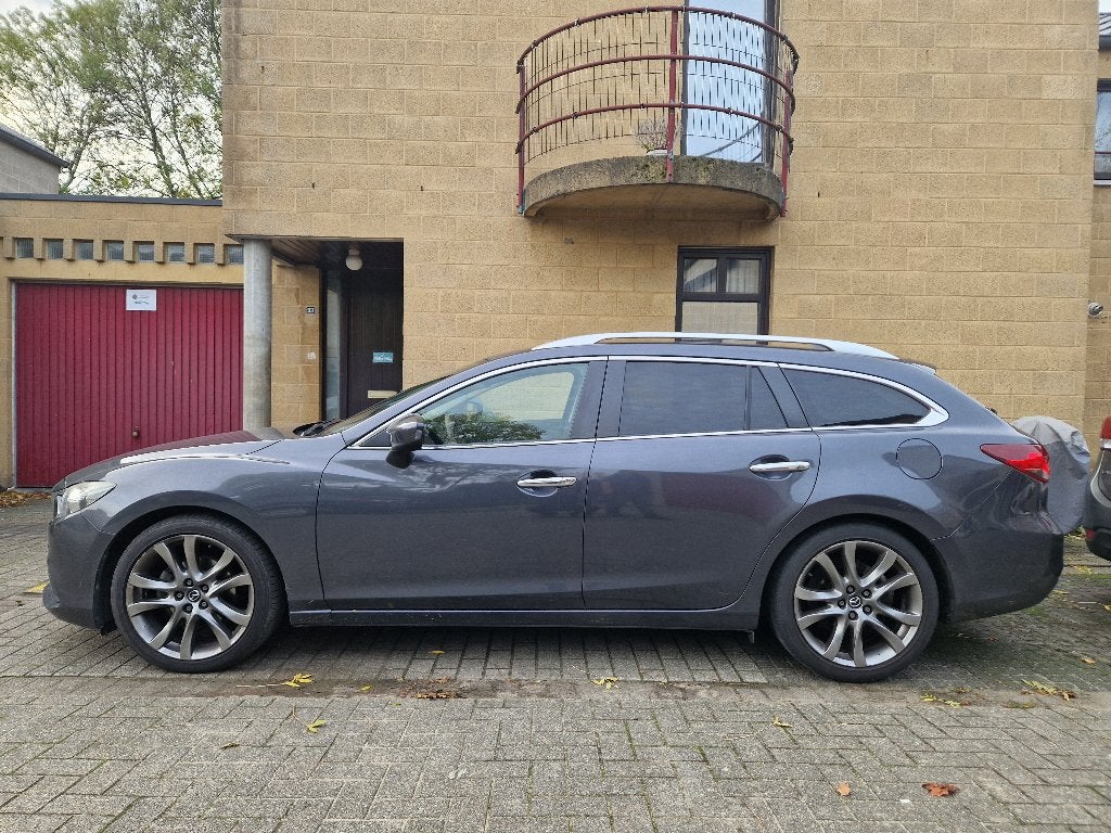 Mazda 6. GJ. Année 2013 2,2 D. Euro 6b. 77 000 km., Argent ou Gris, Achat, Carnet d'entretien, Noir