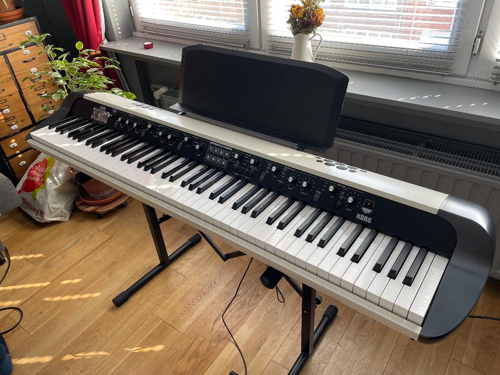 Piano digital  Korg SV‑2S 88 - enceintes intégrées, Autres couleurs, Comme neuf, Digital, Enlèvement