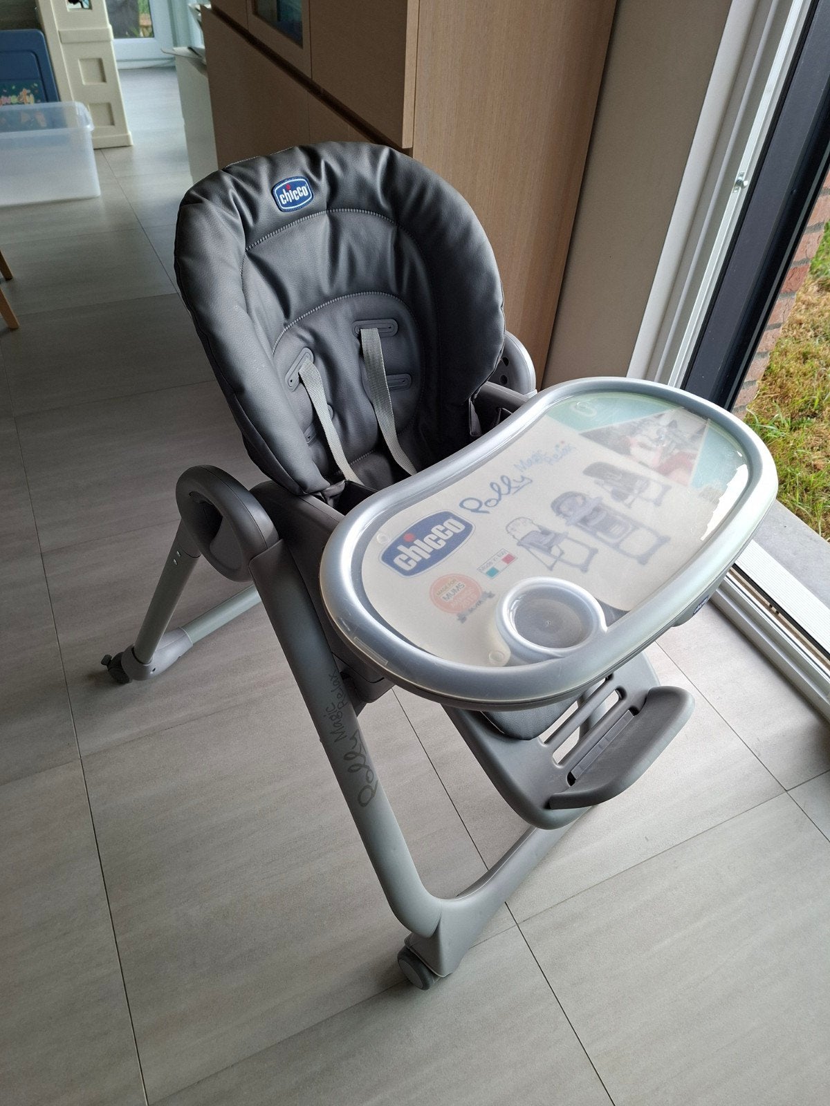 chaise bébé- Chicco Polly Magic Relax, Enfants & Bébés, Chaises pour enfants, Comme neuf, Plateau amovible, Ceinture(s), Réducteur de chaise