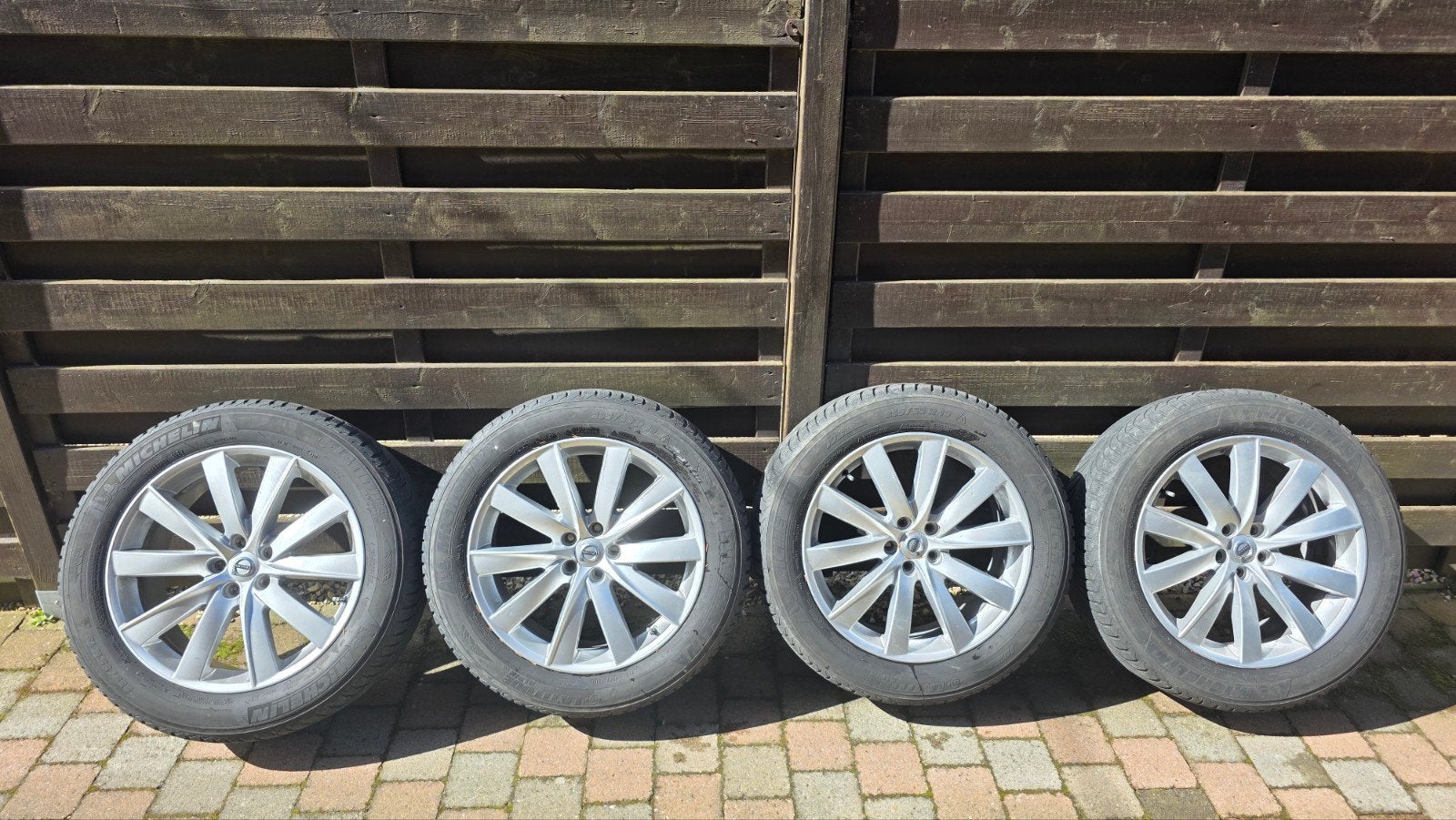 Volvo XC90 velgen met winterbanden, Auto-onderdelen, Velg(en), Winterbanden, 235 mm, Ophalen