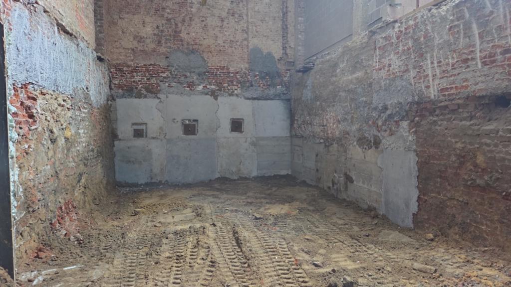 Graafmachine werken,regenputten,afbraakwerken