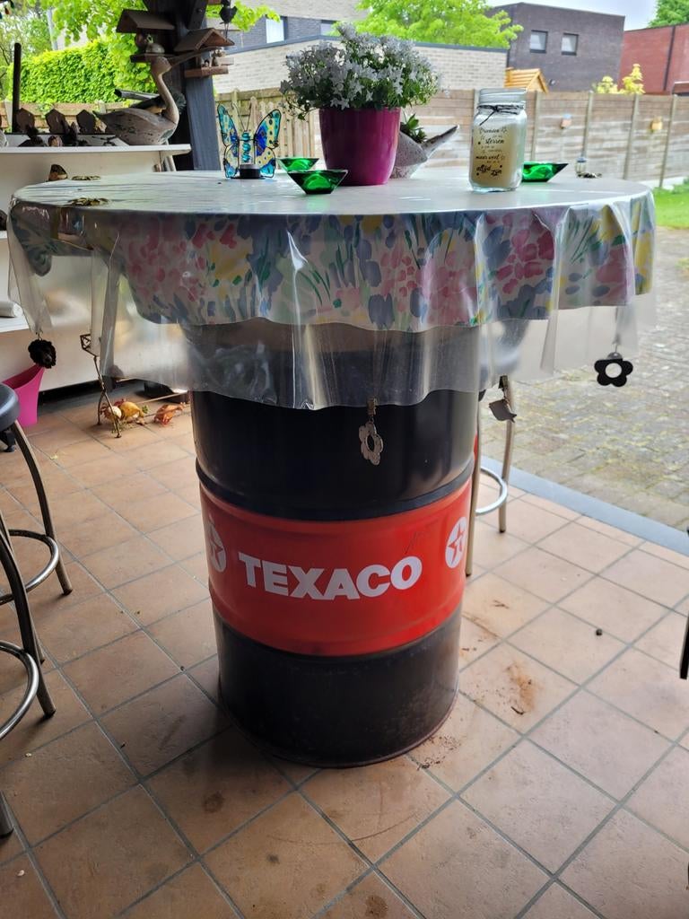 Statafel op olieton van texaco 1m10 hoog, Ophalen