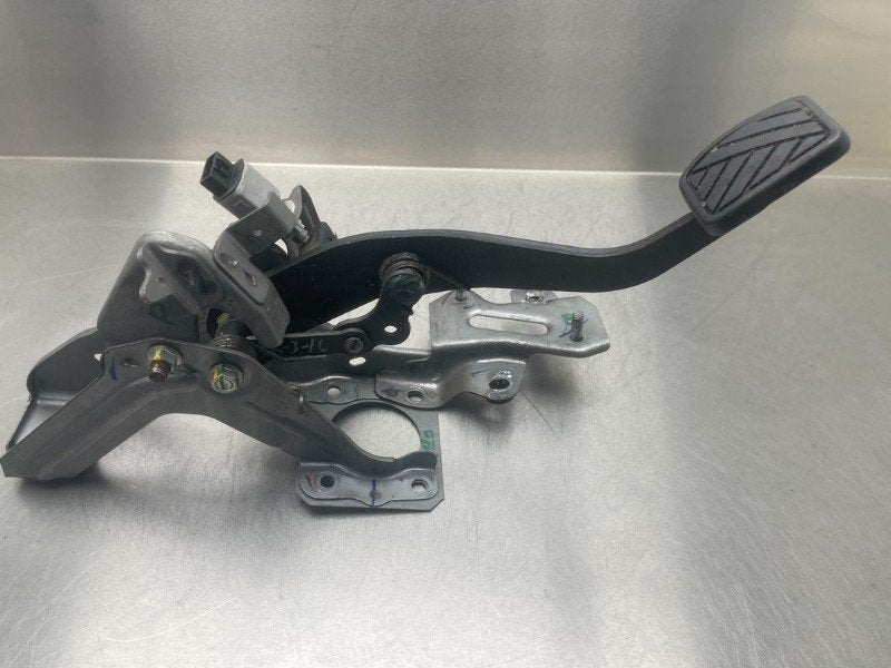 PEDALE DE FREIN ABS Suzuki Baleno (EW / FW) (|49069M68PC0|), Utilisé, Suzuki