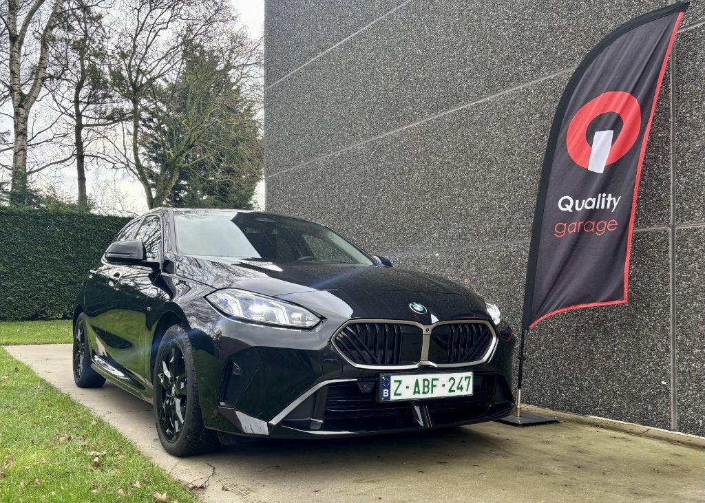 BMW 1 reeks / 2024 / 31 000 km, Auto's, BMW, Automaat, 1 Reeks, Zwart, Bedrijf