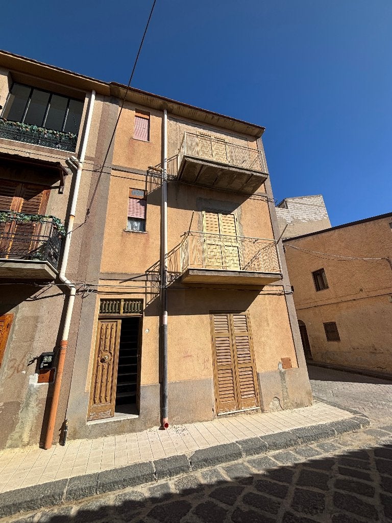 Sicile – Maison de village de 78 m² à 30 min de la mer, Immo, Village, 78 m², Maison d'habitation, Montedoro