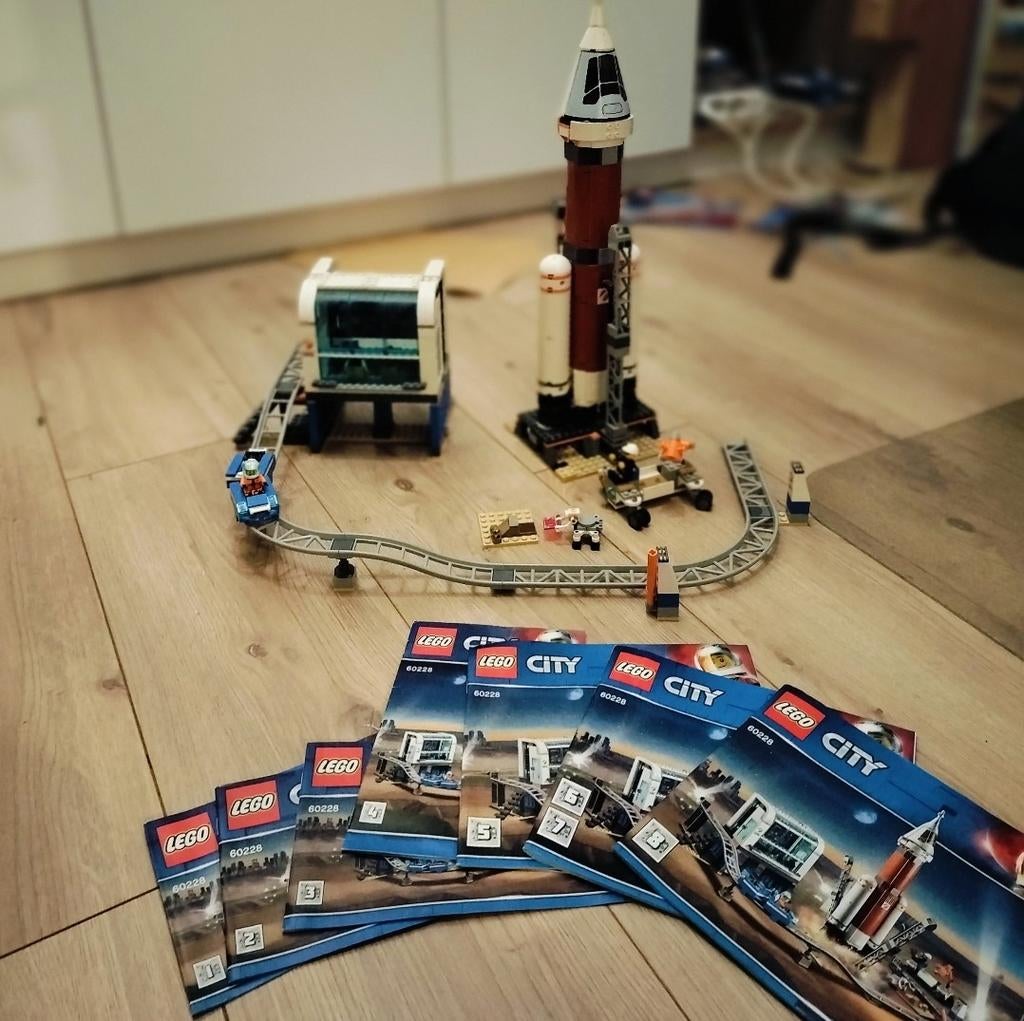 Lego 60228 ruimte station met raket, Ophalen, Lego