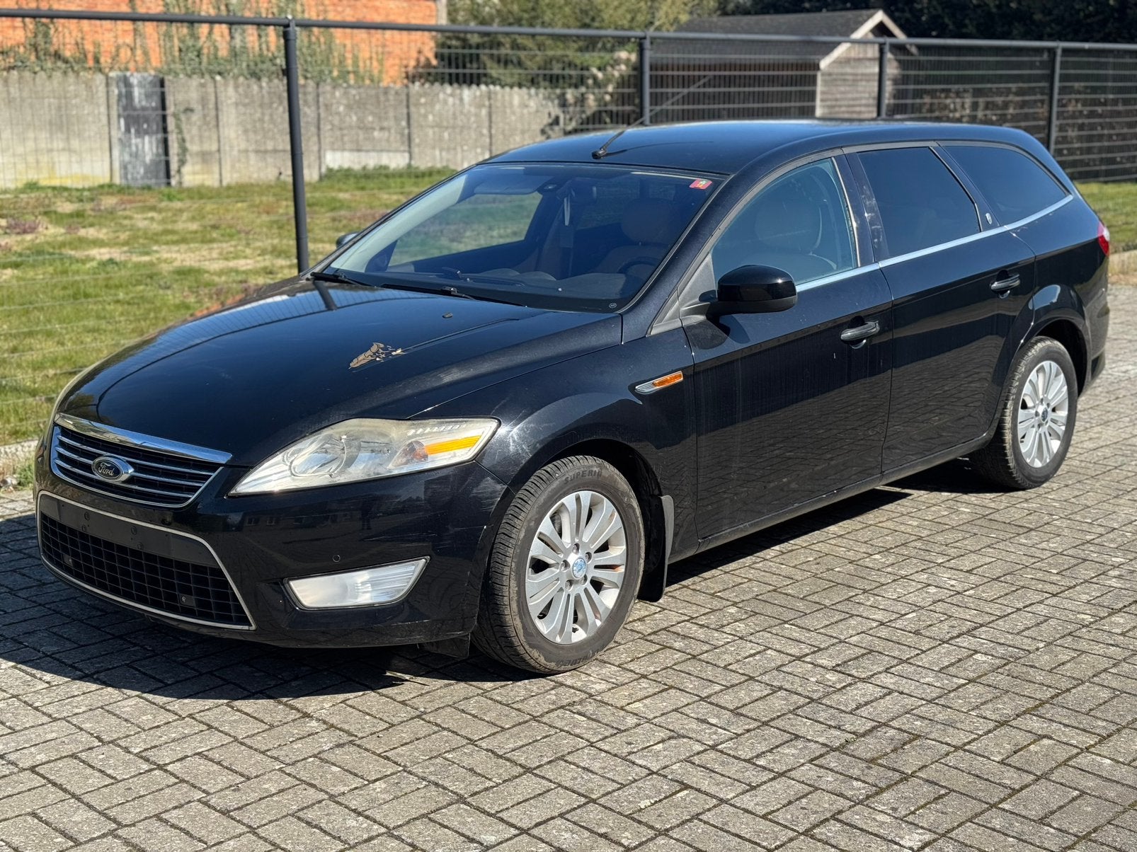 FORD MONDEO 1.8 DIESEL / GHIA UITVOERING! / GOEDE STAAT!, Voorwielaandrijving, Dealer onderhouden, Beige, Mondeo