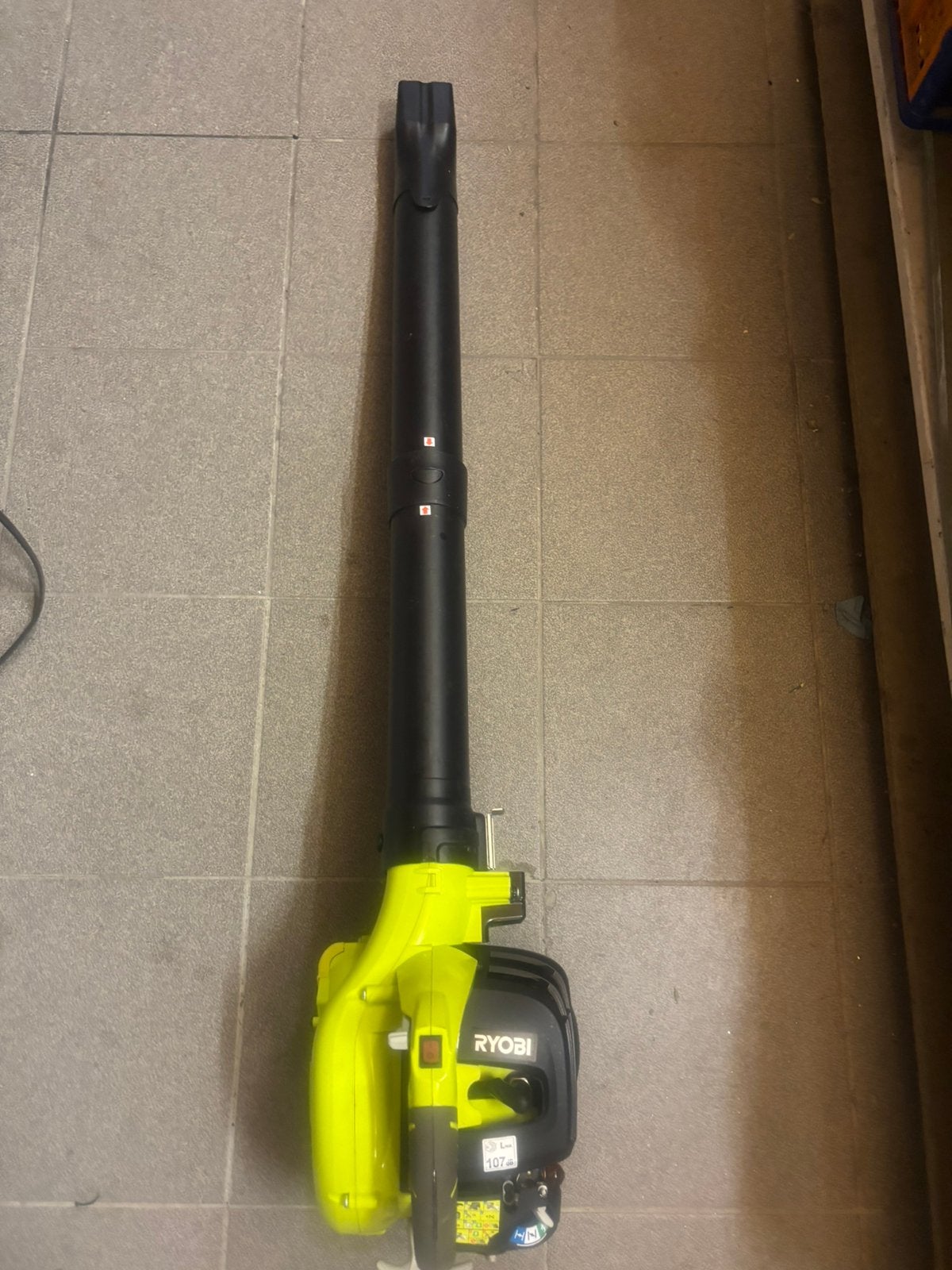 Bladblazer en -zuiger - Ryobi, Ophalen, Benzine, Gebruikt, Met opvangzak
