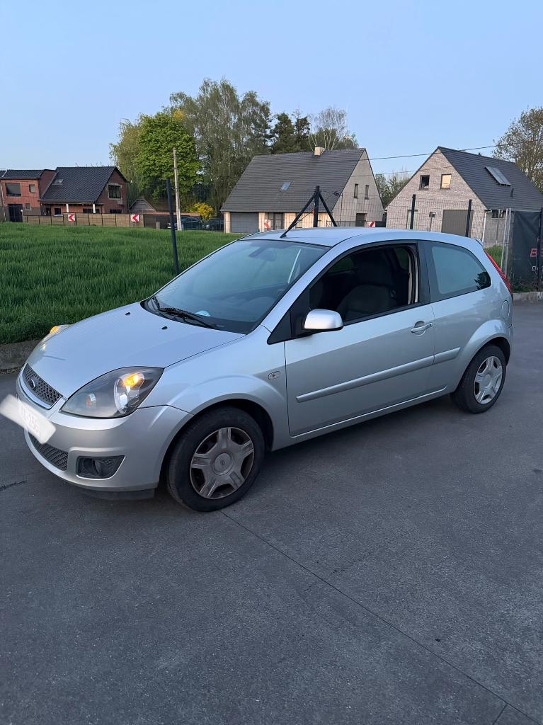Ford fiesta benzine, Auto's, Ford, Particulier, Fiësta, ABS, Airbags, Airconditioning, Boordcomputer, Centrale vergrendeling, Cruise Control