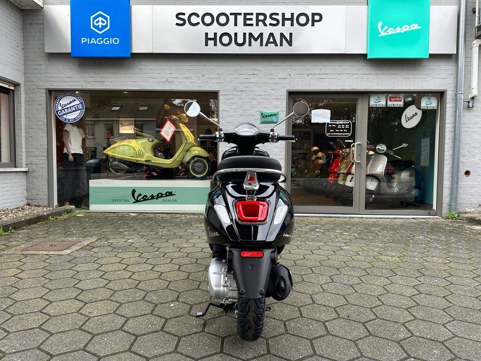 Vespa Primavera 125cc NERO CONVINTO (nr.10), Fietsen en Brommers, Overige modellen, Nieuw, 125 cc, Benzine
