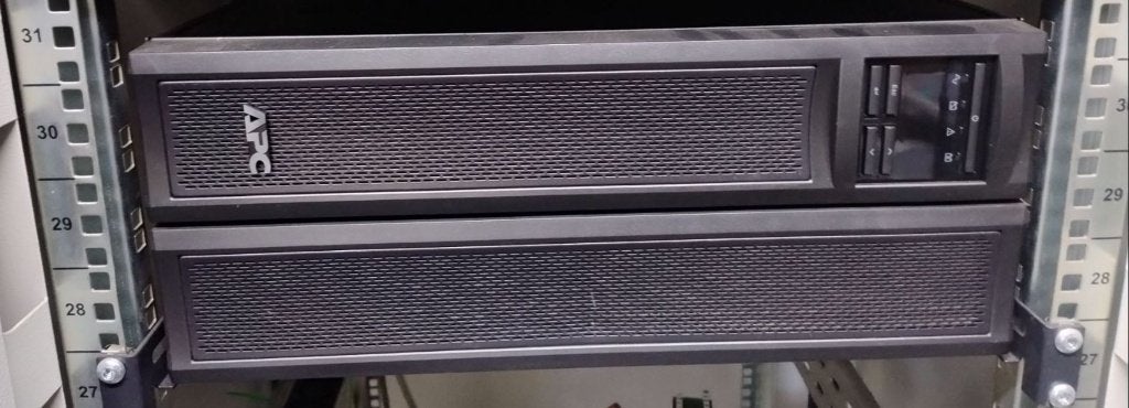 APC Smart-UPS X SMX2200HVNC - 2200VA, Computers en Software, Ophalen, Gebruikt