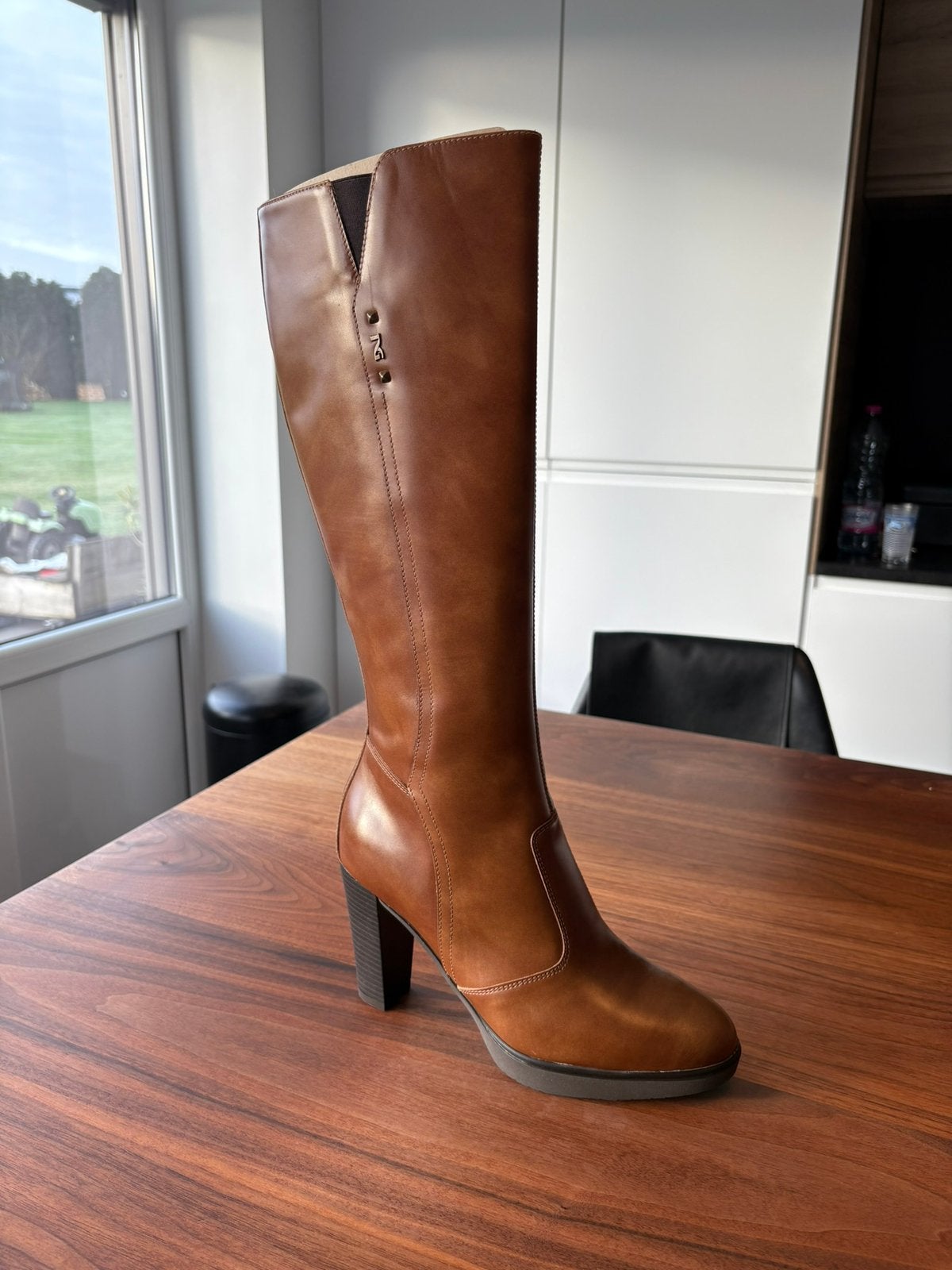 Botte  Nerogiardini 38 neuf, Vêtements | Femmes, Chaussures, Neuf, Brun, Enlèvement, Bottes hautes