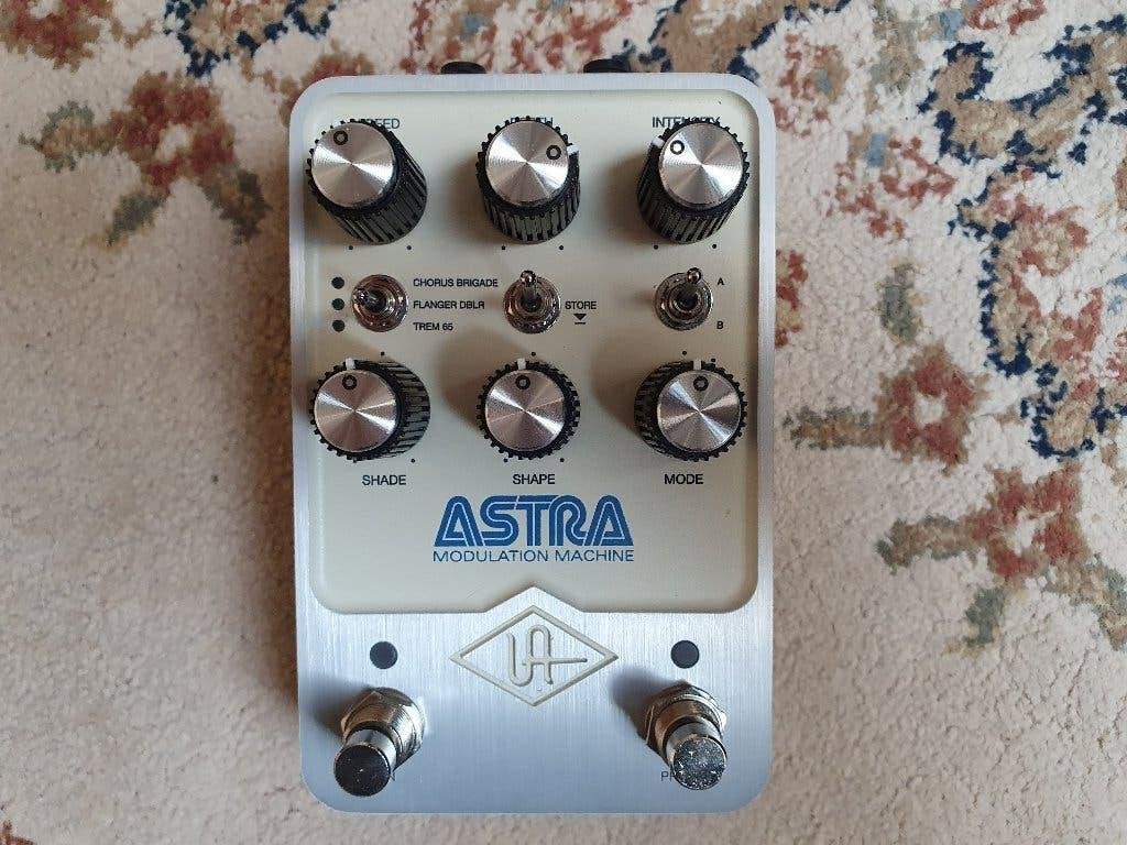 Universal Audio UAFX Astra Modulation, Musique & Instruments, Effets, Comme neuf, Chorus, Autres types, Multi-effet, Enlèvement ou Envoi