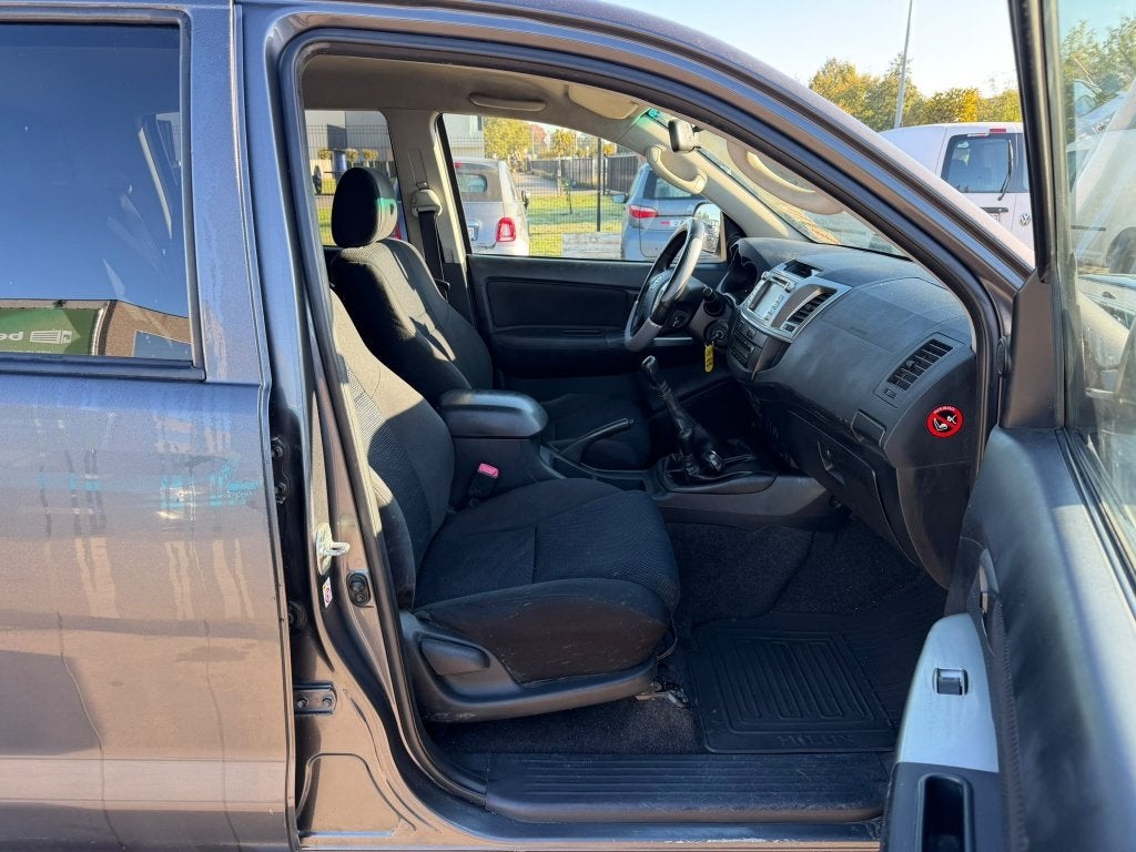 Toyota Hilux ( Stock ID 41769) — 22