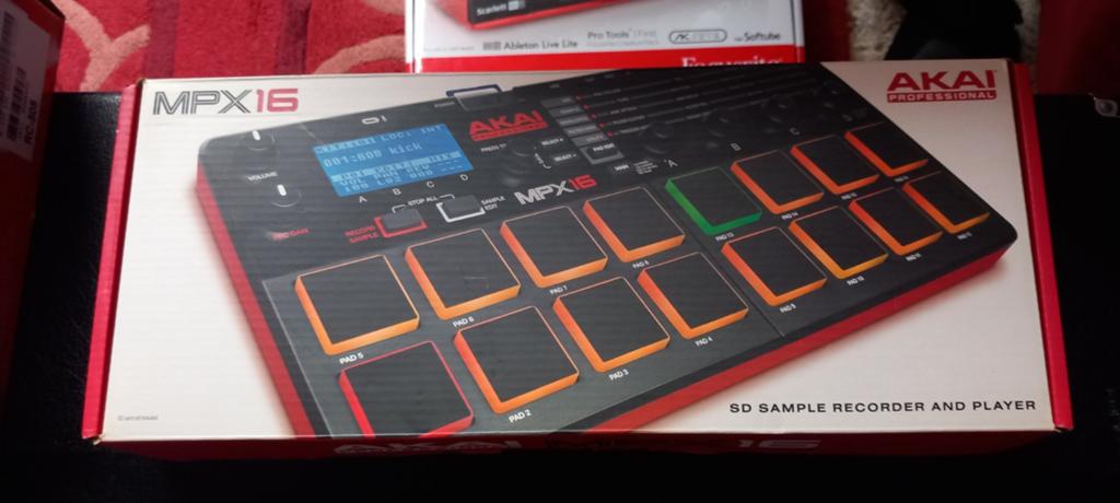 Akai mpx16 sampler, Muziek en Instrumenten, Samplers, Ophalen of Verzenden