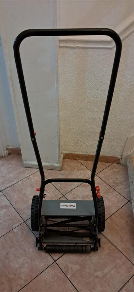 Tondeuse à gazon manuelle en bon état. 32 cm, Comme neuf